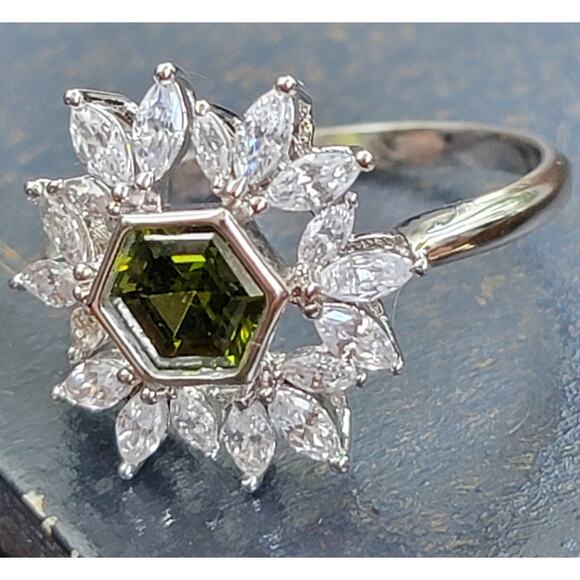Rhodium Plated Simulated Peridot Ring - Size 9 - Floral Burst Design - Picture 1 of 13